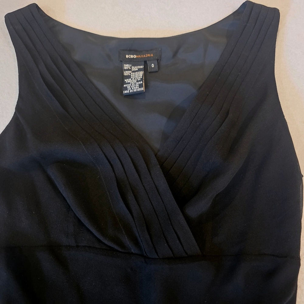 BCBGMAXAZRIA Black 100% Silk Pleated VNeck Sleeveless Midi Cocktail Dress Size 0 - Picture 3 of 9